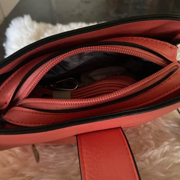 K.Carroll - Picture 3 of 7